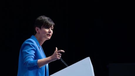 El PSOE registra una ley para subir el IVA de pisos turísticos al 21% y gravar más la vivienda vacía