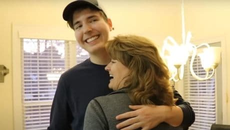 Damit sie mal seine Kinder großzieht - MrBeast investiert Millionen in Mamas Gesundheit