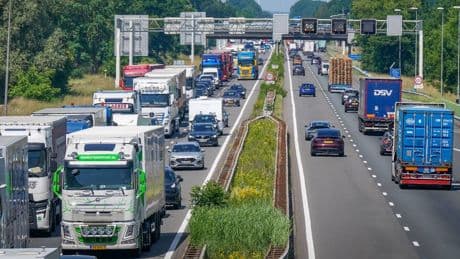 Rentner und Frauen am Steuer: Logistik-Chef warnt vor fehlenden Fahrern