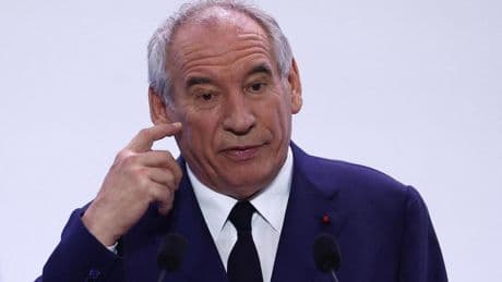 El Gobierno francés presenta un impopular plan de austeridad: supresión de 2 días festivos y pensiones y ayudas congeladas
