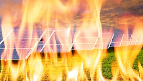 Erste echte Untersuchung: So häufig lösen Solaranlagen Hausbrände aus