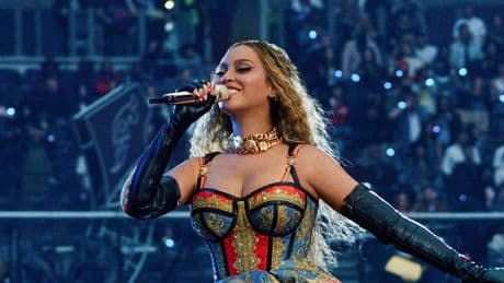 Beyoncé stopt concert om tweeling fijne verjaardag te wensen