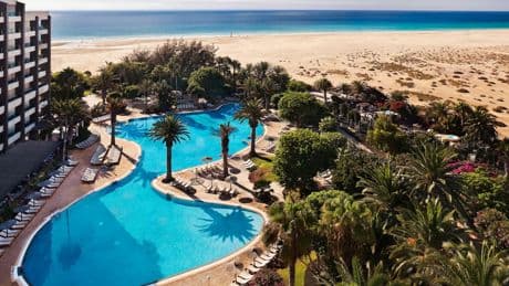 Meliá, Barceló y RIU rozan la plena ocupación con récord en ingresos