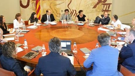 El Govern labra el camino de los presupuestos con un refuerzo de la hacienda catalana y el espaldarazo final a la ley de barrios