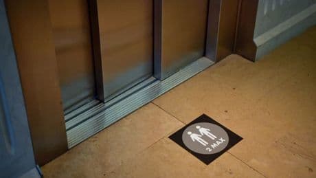 "J'ai crié comme une folle": le témoignage d’Espagnols bloqués dans des ascenseurs pendant la panne de courant