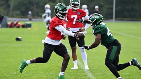 Jets’ sloppy offensive problems show up again