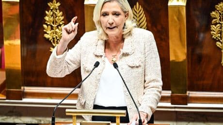 Marine Le Pen décidée à faire vaciller Emmanuel Macron et le bloc central