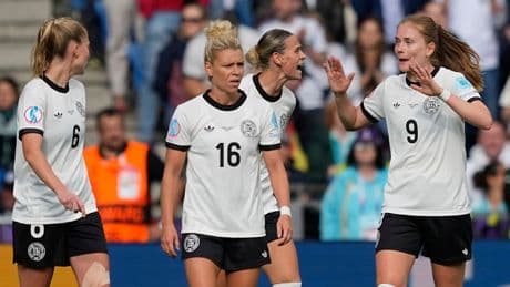 Kurz nach EM-Aus - Hand-OP bei DFB-Fußballerin