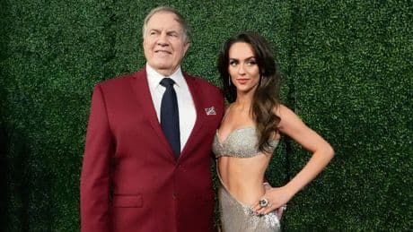 El gruñón y la cheerleader: el romance que fascina en la Super Bowl