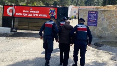 24 yıl hapisle aranan firari, evinde yakalandı
