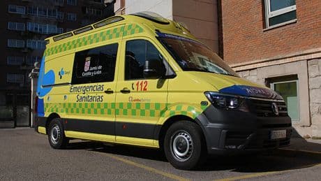 Muere el alcalde de Nieva al colisionar su coche con un camión de ganado