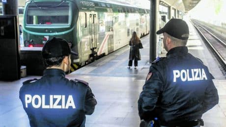 Rapinarono il turista americano e un addetto alle pulizie, tre in cella