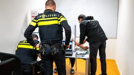 Forensisch artsen mogen straks arrestanten niet meer medische zorg geven: ‘Alsof je bij een keel-neus-oorarts het oor weghaalt’