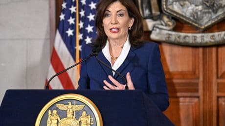 Banning smartphones in schools is a win for Gov. Hochul and NY kids