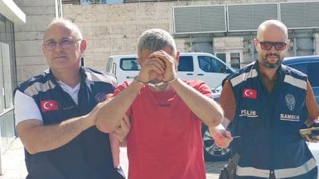 Cinnet getiren baba eşi ve kızına dehşeti yaşattı