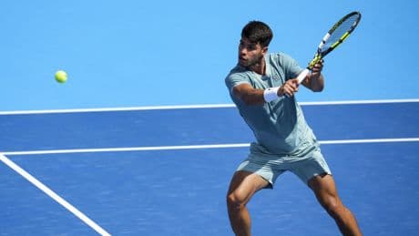 Carlos Alcaraz se impone a Dzumhur en su regreso a la pista dura y arranca el Masters de Cincinnati con buen pie