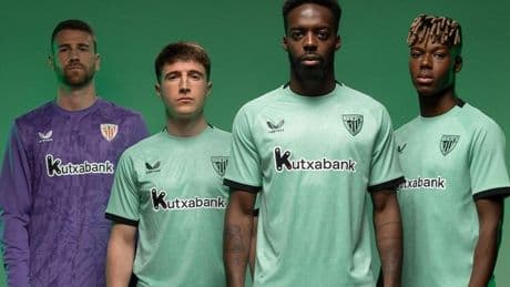 La tercera camiseta del Athletic, color verde turquesa en honor a las peñas internacionales