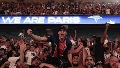 Champions of Europe at last: PSG wins the trophy, Paris celebrates