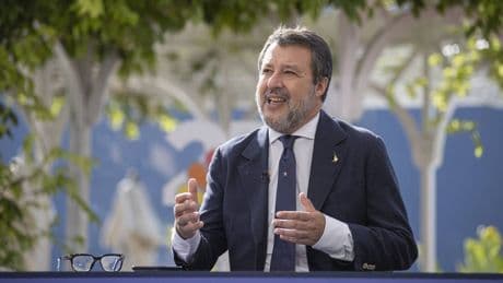 Salvini rilancia sulla flat tax. E si smarca dal rischio centro