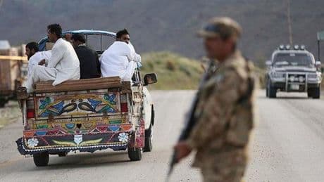 Pakistan'da aşiretlerin kavgası kanlı bitti: 6 kişi öldü