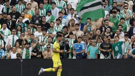 La ley del ex en estado puro: Ayoze contesta con gol a los billetes y cánticos de 'rata'