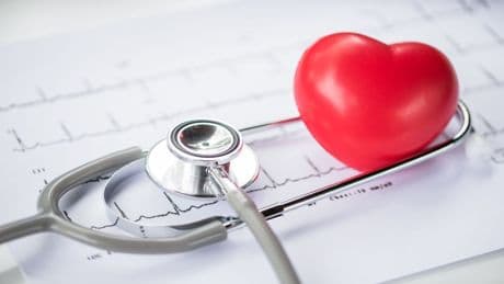 Cholesterin senken leicht gemacht: Dieses Getränk hilft – und fast jeder trinkt es
