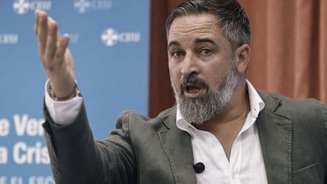 Feijóo agita la política, Abascal recoge los frutos