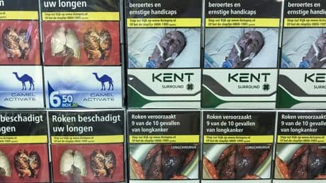Pakjes sigaretten aangespoeld langs kust Noord-Holland