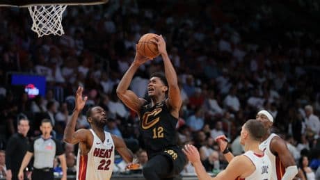 Play-offs NBA : Miami prend la porte face à Cleveland, Golden State fait le break