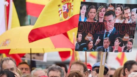 El PSOE se mofa de la "poca gente" en la marcha contra el Gobierno e impulsa la suya contra la "ola ultra"