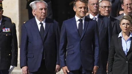 Perché Parigi muore di Stato (ma lo invoca)