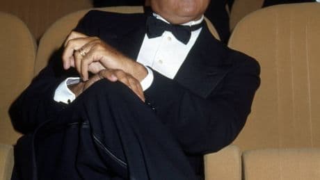 Giorgio Armani, l’uomo che ha vestito il mondo di eleganza