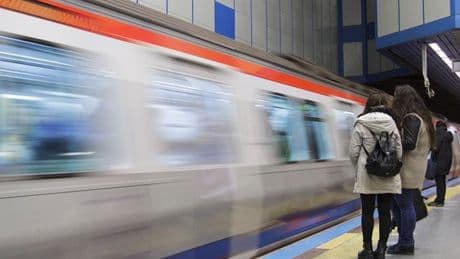 İstanbul'da metro seferlerine 'şampiyonluk kutlaması' düzenlemesi