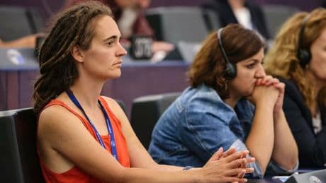 Brüssel: Aktivistin Carola Rackete will Mandat im EU-Parlament abgeben