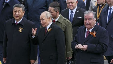 Putin (con Xi) alla parata sulla Piazza Rossa: «Verità e giustizia dalla nostra parte»