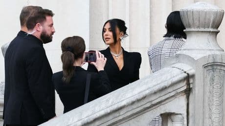 Fans, tranen en vergiffenis bij proces rond overval op Kim Kardashian in Parijs