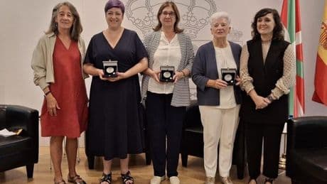 Tres exsenadoras vascas, reconocidas por su labor contra la violencia de género
