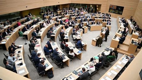 Nazi-Skandal im Landtag - Abgeordneter schmiert Hakenkreuz auf Stimmzettel