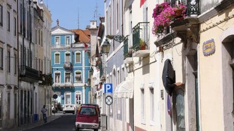 Esta ciudad medieval conocida como la capital del gótico portugués combina buena gastronomía, arte e historia