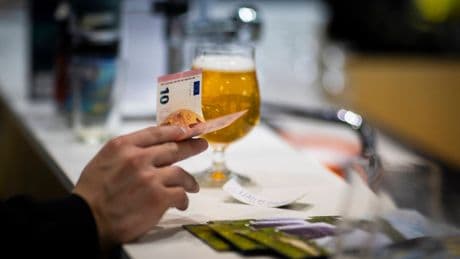 Bier wird deutlich teurer: Zwei Brauerei-Riesen kündigen deftige Preiserhöhungen an
