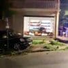 Bestuurder vergeet handrem waarna auto naar beneden bolt en terechtkomt op terras in Athene: 11 gewonden