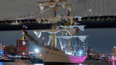 New York: Mexikanisches Schiff rammt Brooklyn Bridge: Zwei Menschen sterben