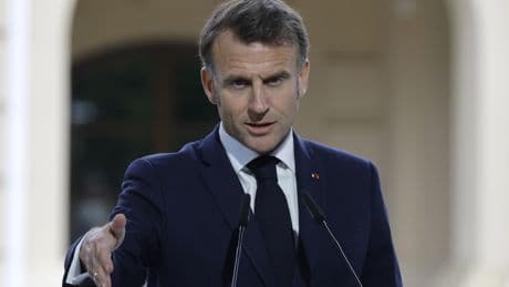Macron pone de ejemplo a España para defender su reforma de las pensiones