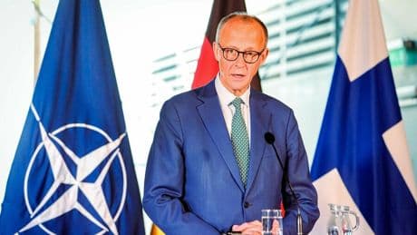 Verteidigung: Kanzler Merz warnt in Finnland: „Wir werden bedroht“