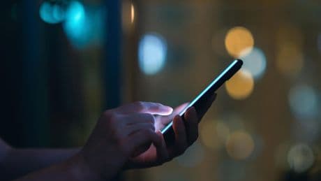 Betrugsmasche: Abzocke per SMS und Whatsapp boomt – das FBI hat eine klare Empfehlung