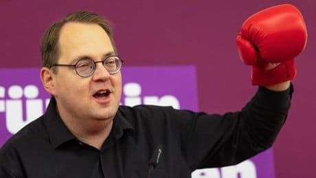 Vandalismus: Unbekannte beschmieren Büro von Linken-Abgeordneten Pellmann