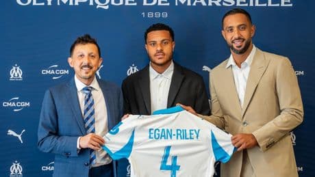 «Je veux être une éponge»: les premiers mots de CJ Egan-Riley, l’Anglais qui débarque à l’OM