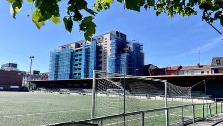 Desalojan el campo y suspenden 15 minutos el partido Lutxana-Retuerto por el intercambio de insultos entre aficionados