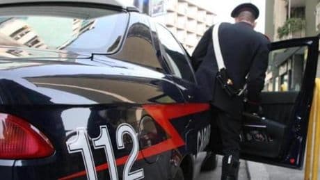Incendio in via Mogadiscio, i carabinieri di Molassana aiutano i residenti a lasciare palazzina