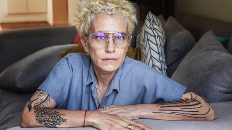 Albertina Carri estrena '¡Caigan las rosas blancas!': "La pornografía tiene rasgos con los que vale la pena jugar"